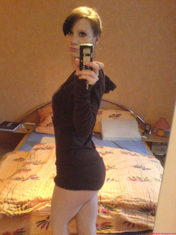 Selfshots pics of very cute teengirl