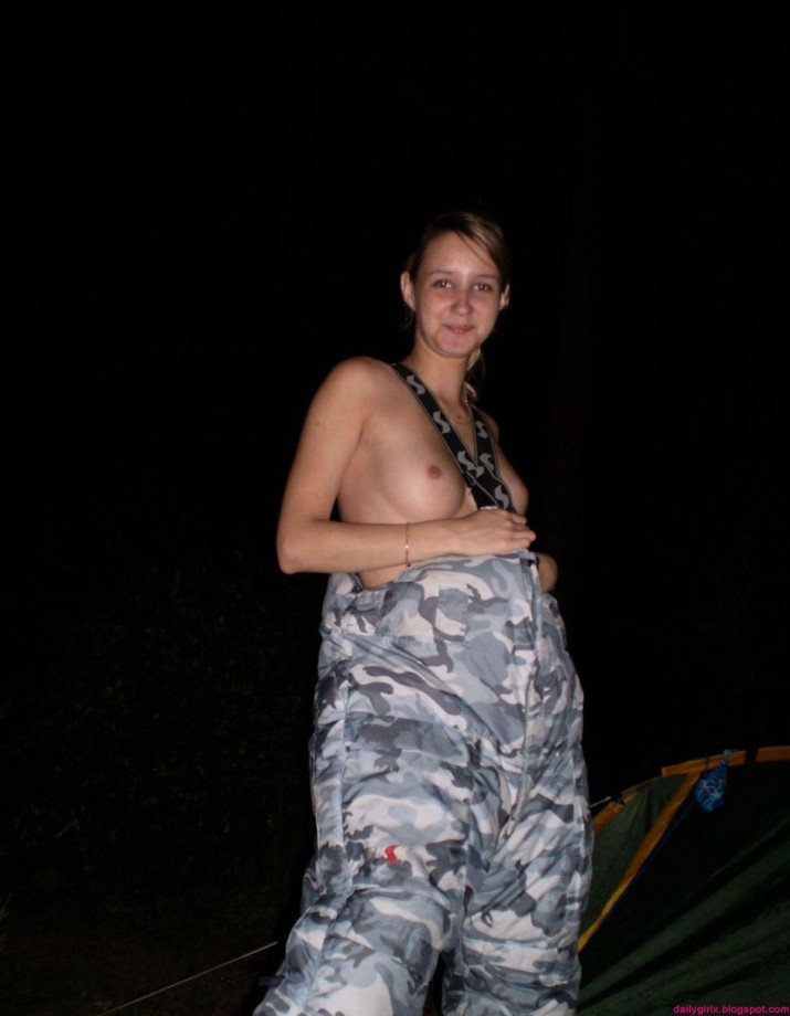 Outdoor nude - slim girlfriend naked