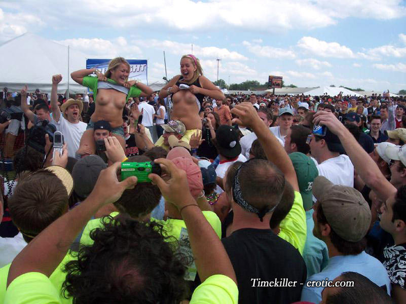 Summer festival and crazy teenagers no.01 