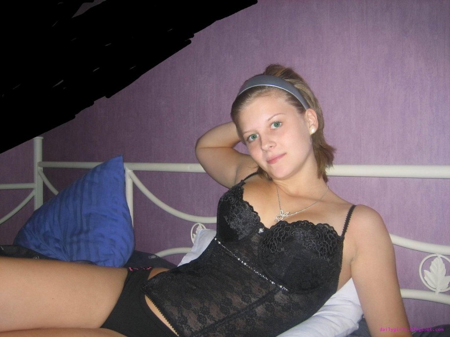 Beauty young teen pose naked at home