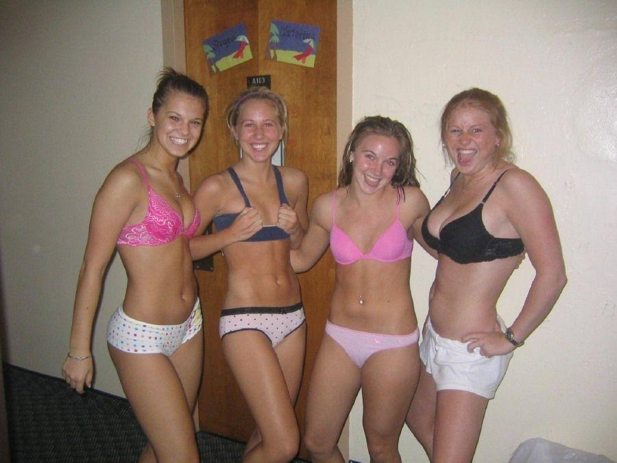 Amateurs college girls naked - set 07