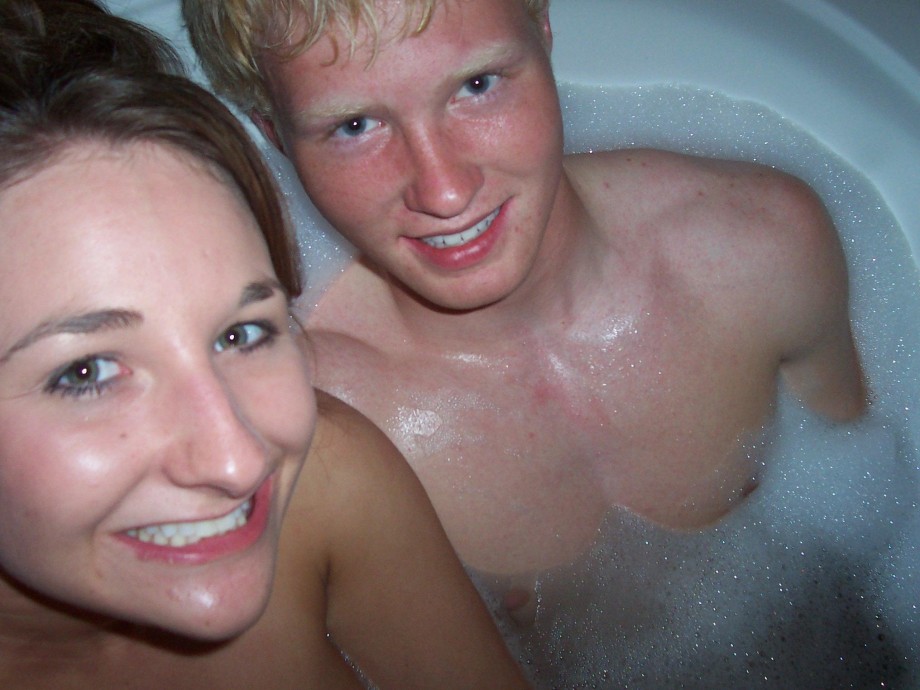 Jessica and boyfriend in the bathtub 