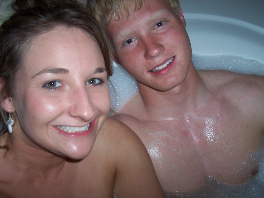 Jessica and boyfriend in the bathtub 