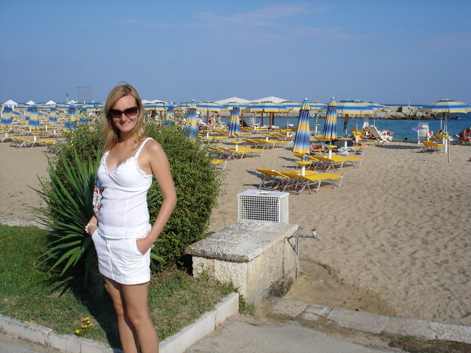 Sexy blond nude at the beach