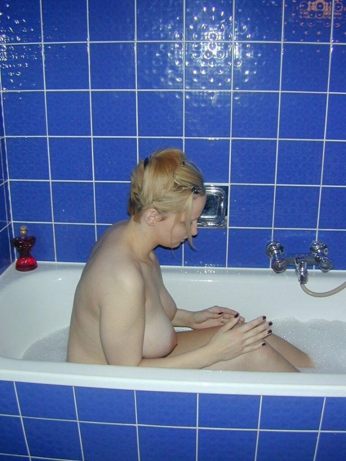 Sweet girlfriend naked in bathroom