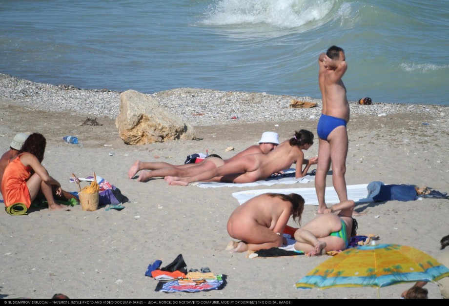 Voyeur - some pics from costinest nudist beach