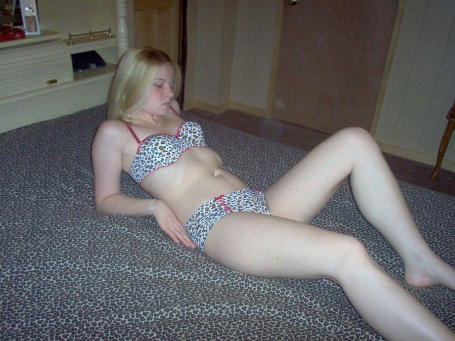 A hot blond amateur girl 