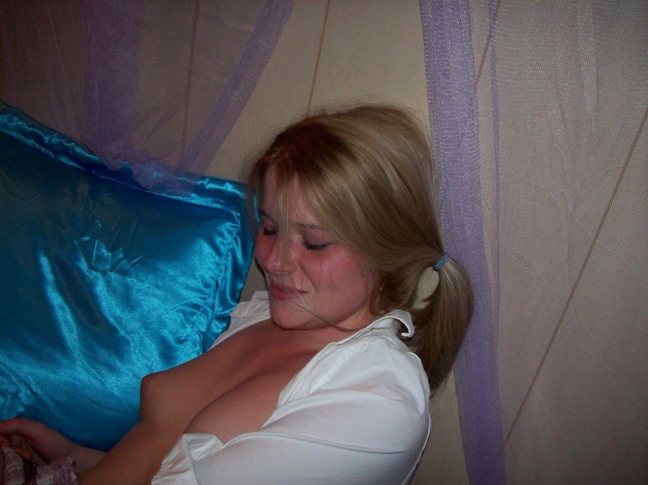 A hot blond amateur girl 