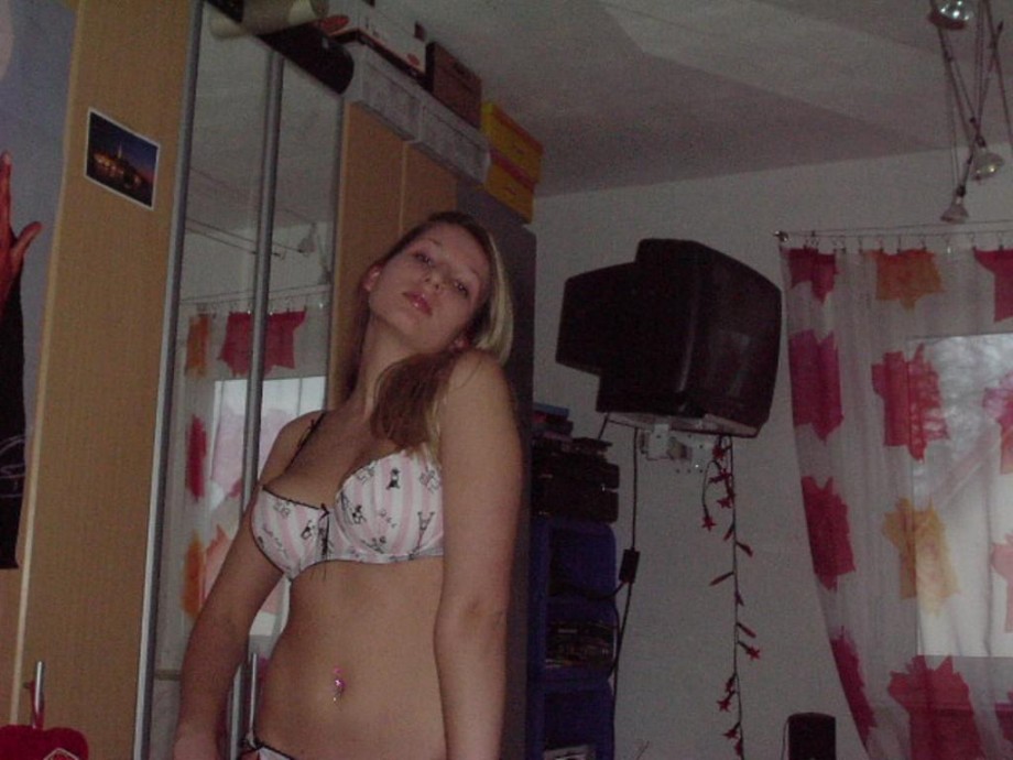 A hot blond amateur girl 