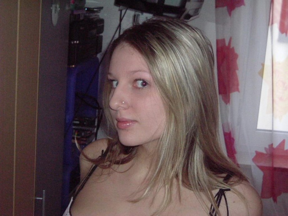 A hot blond amateur girl 