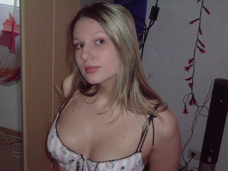 A hot blond amateur girl 