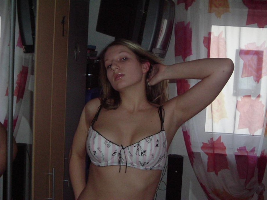 A hot blond amateur girl 