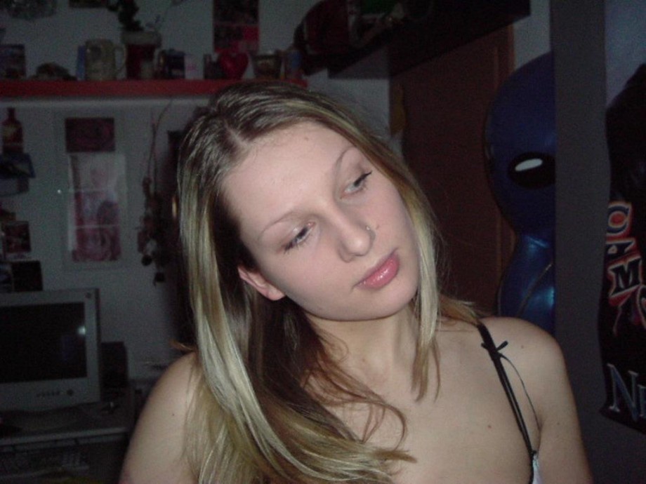 A hot blond amateur girl 