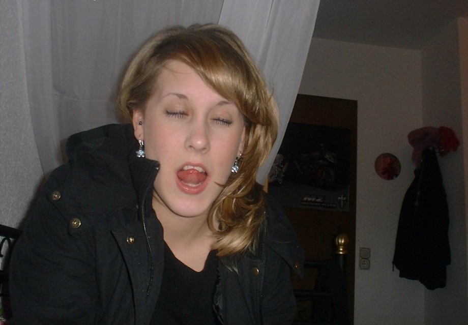 A beautyful blond amateur teen 