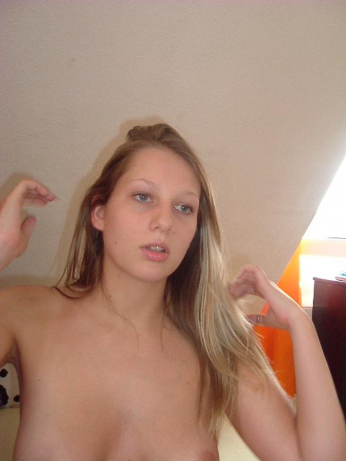 A hot blond amateur girl 