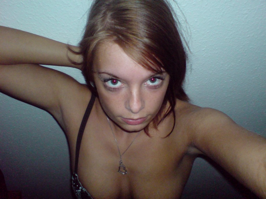 Amateur girlfriend showing her secret