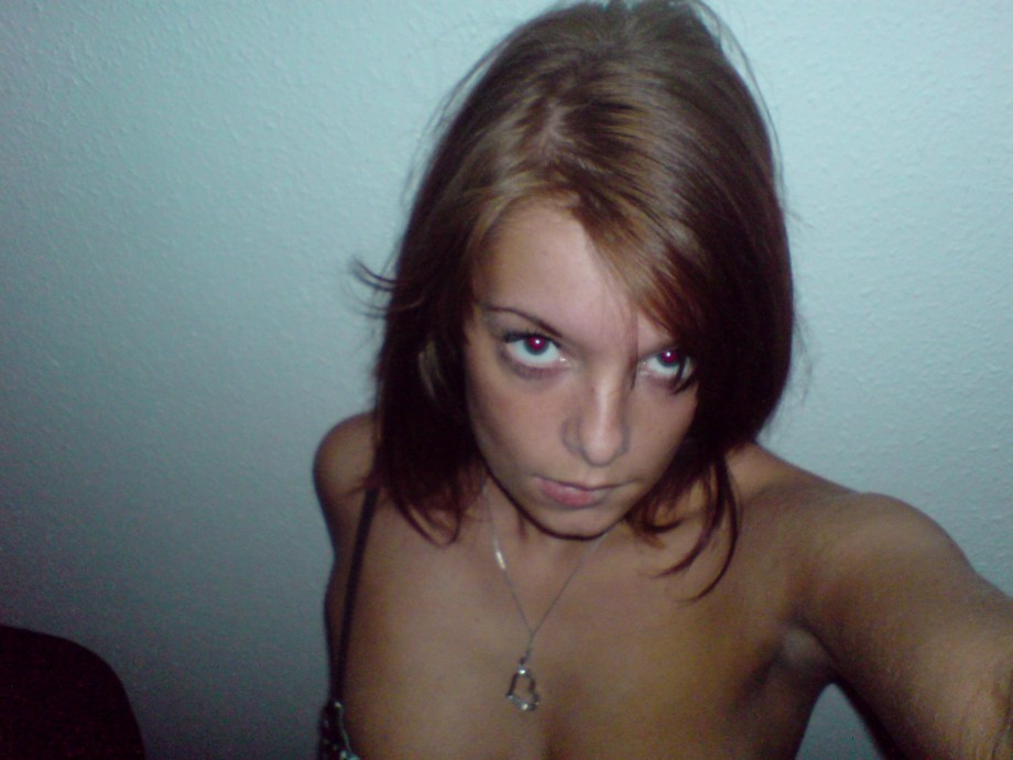 Amateur girlfriend showing her secret