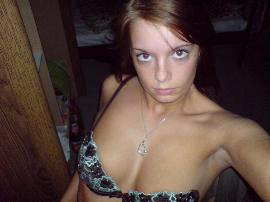 Amateur girlfriend showing her secret