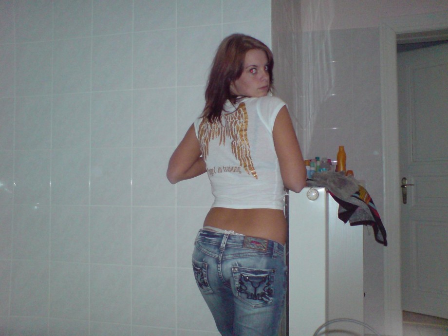 Amateur girlfriend showing her secret