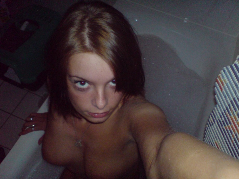 Amateur girlfriend showing her secret