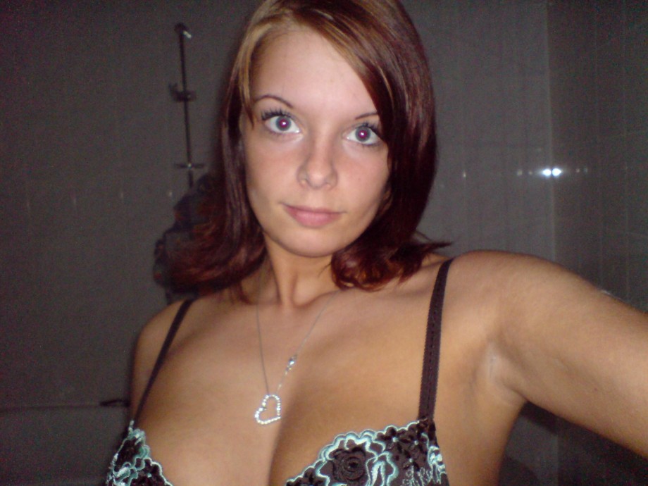 Amateur girlfriend showing her secret