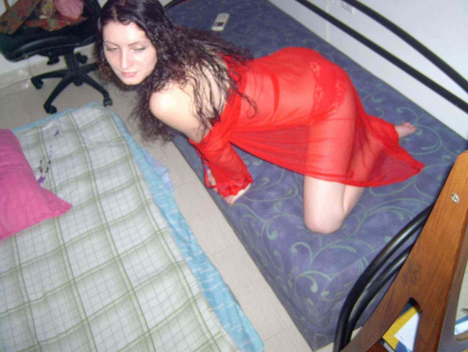 Amateur girlfriend in red underwear