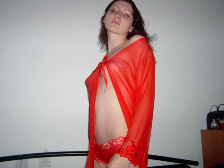 Amateur girlfriend in red underwear
