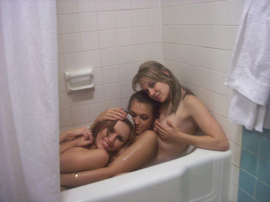 3 girls in the bath tub 