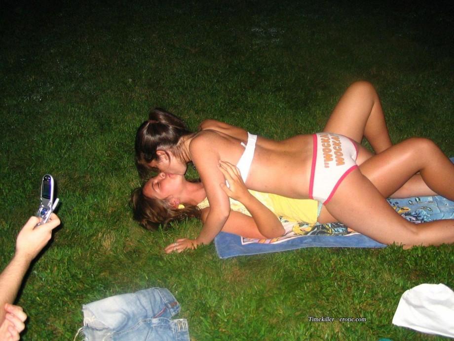 Young and drunk teenagers girls at party m50