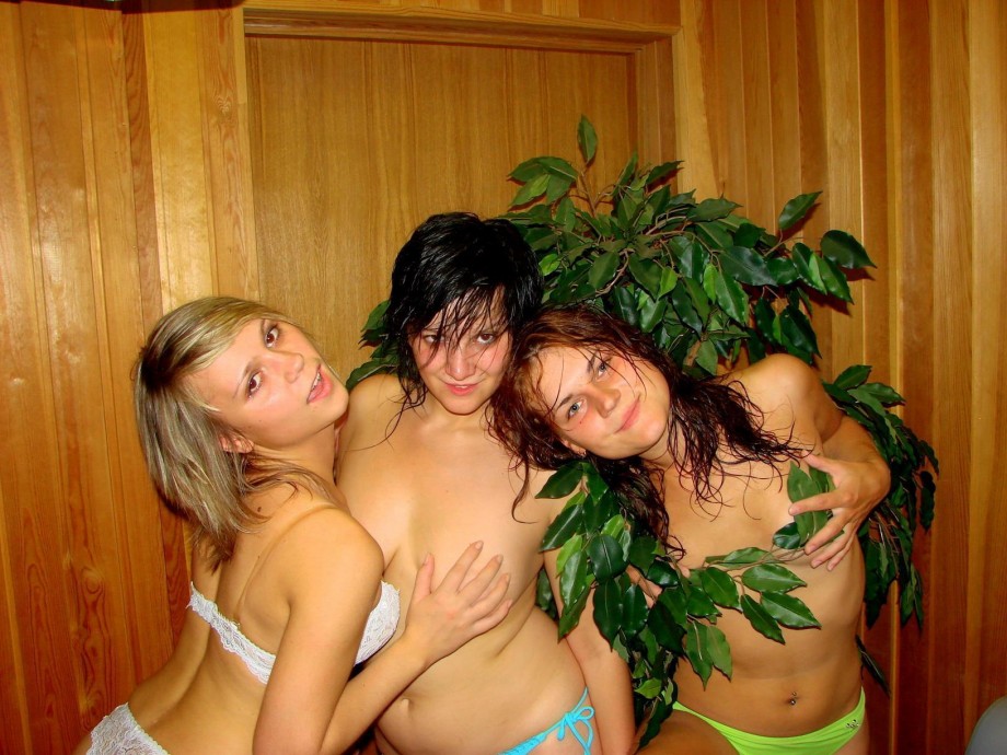 3 topless amateur girls 