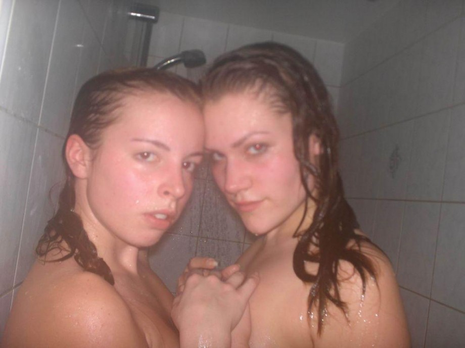 Girls gone wild - group shower 