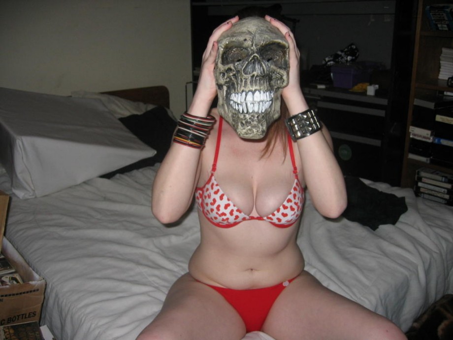 Amateur girlfriend in mask