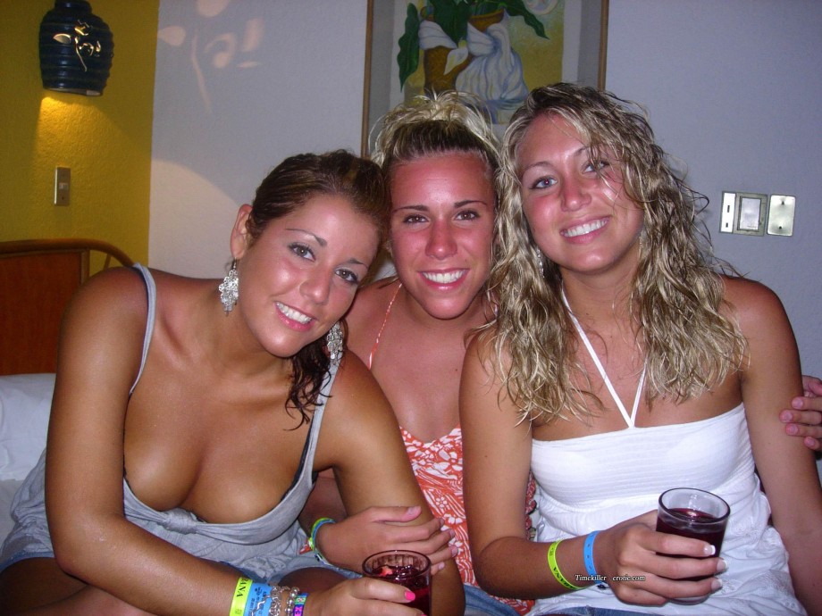 Young girls at party- drunk teenagers 25