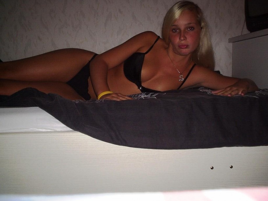 Hot blonde naked teen girlfriend