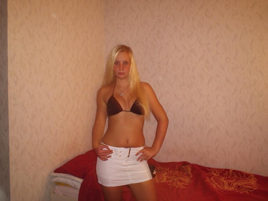 Hot blonde naked teen girlfriend