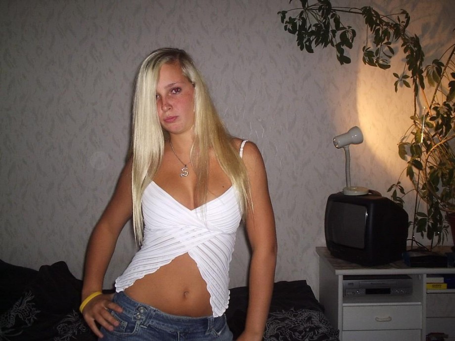 Hot blonde naked teen girlfriend