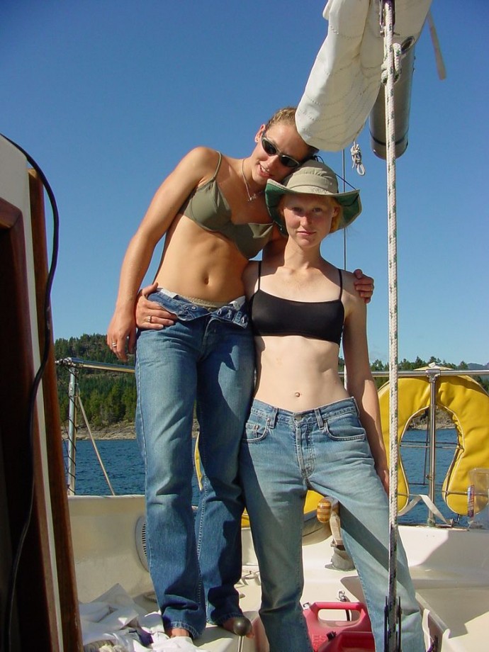 3 hot friends - holiday on ship