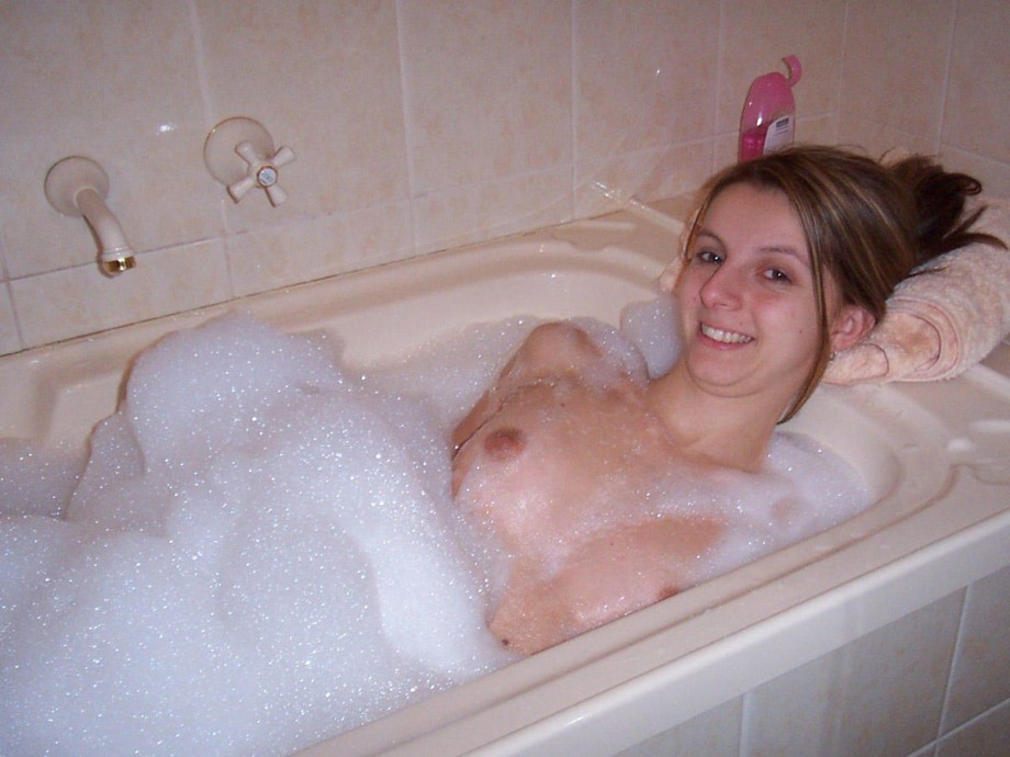 Young amateurs girl in bath no.03 