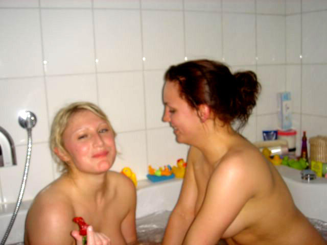 Young amateurs girl in bath no.03 