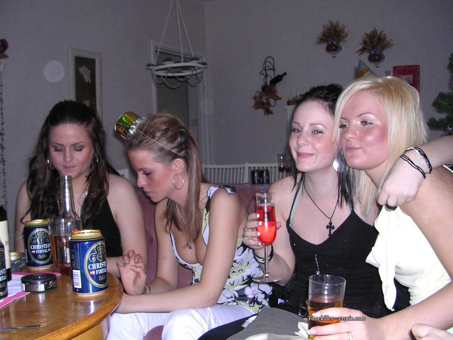 Girls at party- drunk teenagers - amateurs pics 27