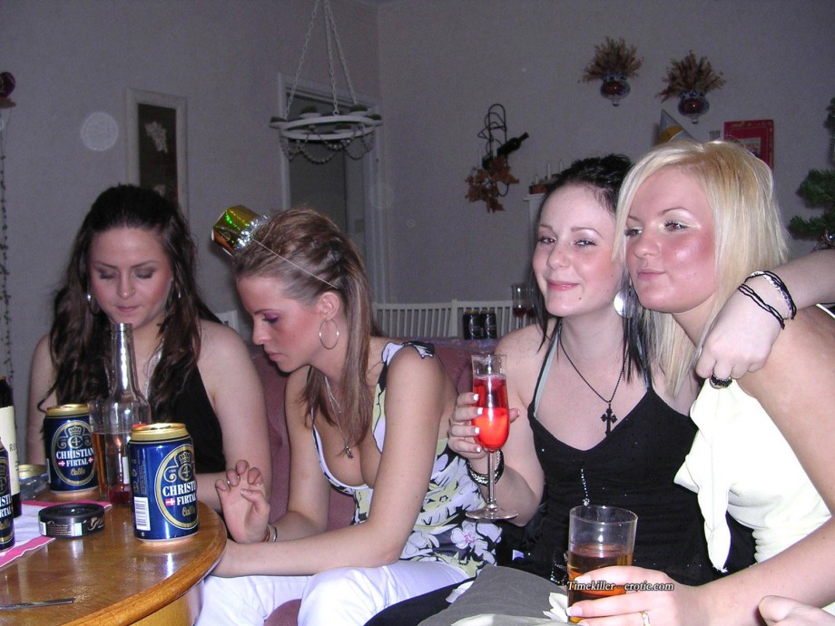 Girls at party- drunk teenagers - amateurs pics 27