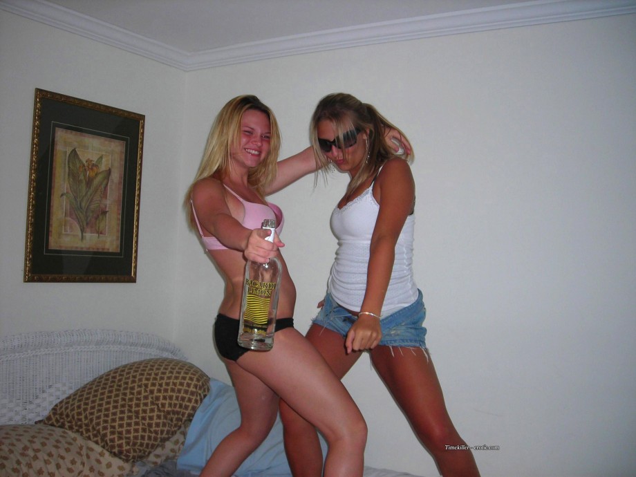 Girls at party- drunk teenagers - amateurs pics 27