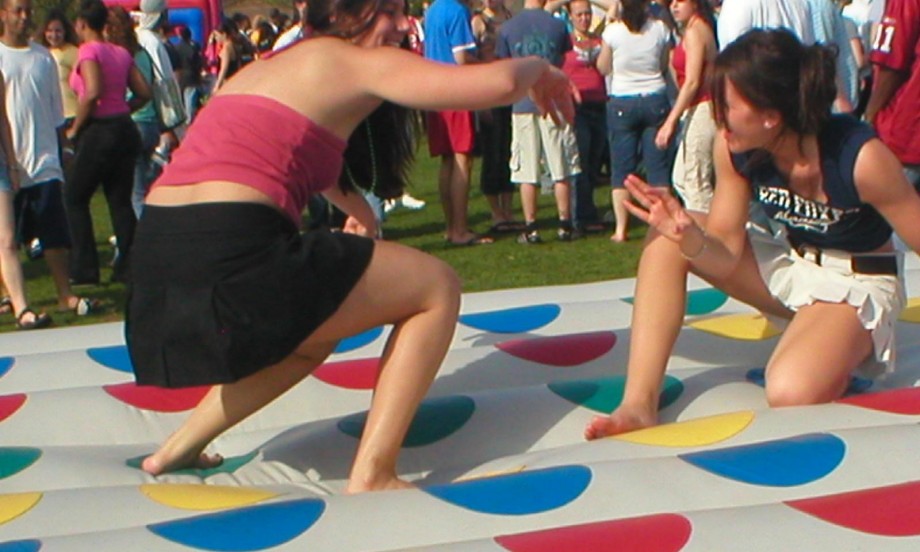 Amateurs girl play sexy twister