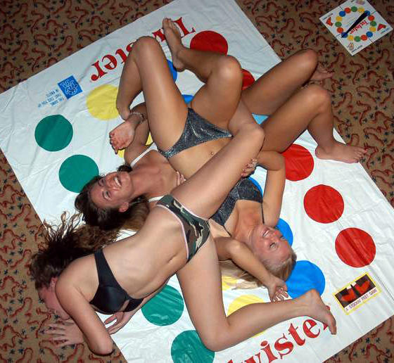 Amateurs girl play sexy twister