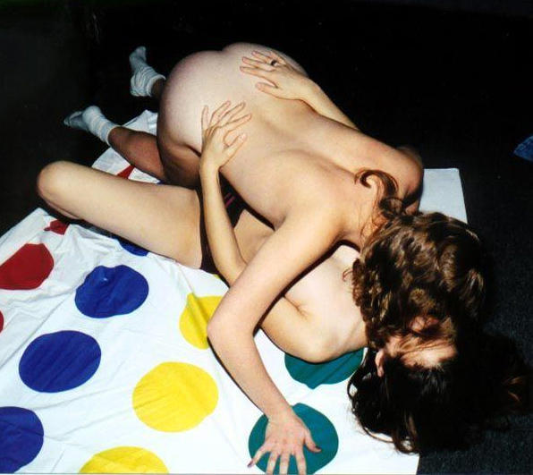 Amateurs girl play sexy twister