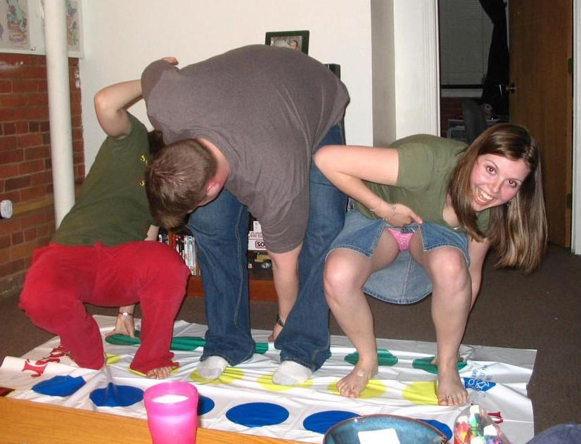 Amateurs girl play sexy twister