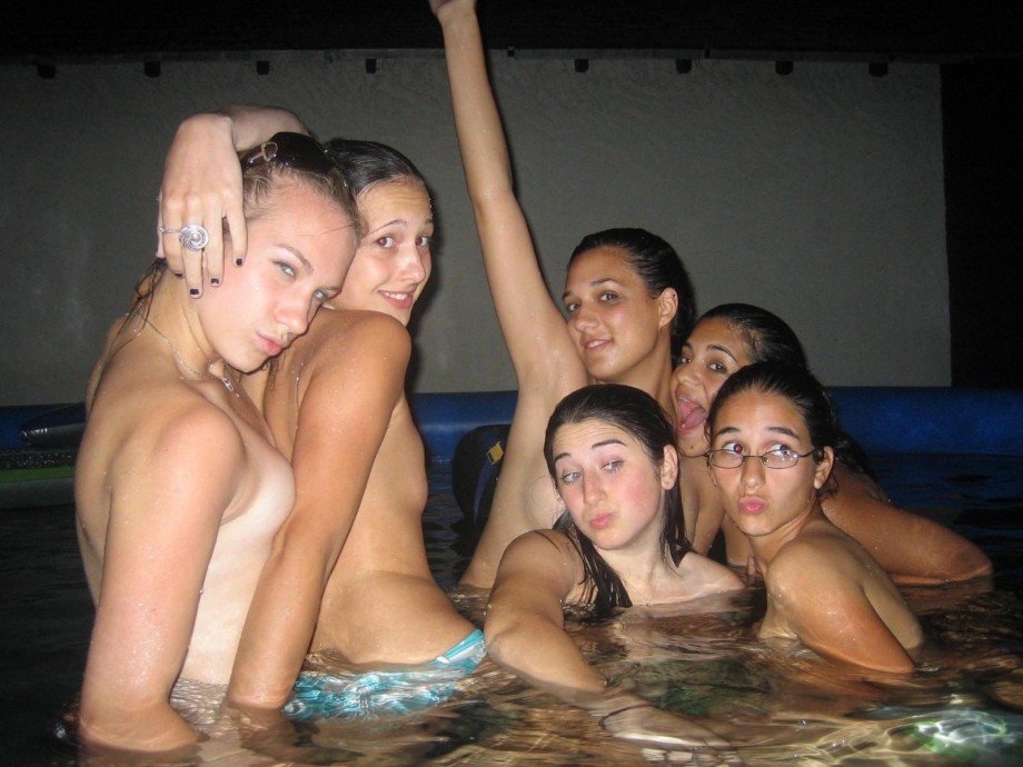 Young naked teen amateurs in pool