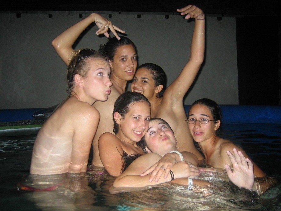 Young naked teen amateurs in pool