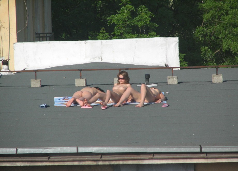 Spycam - nude girls on the roof