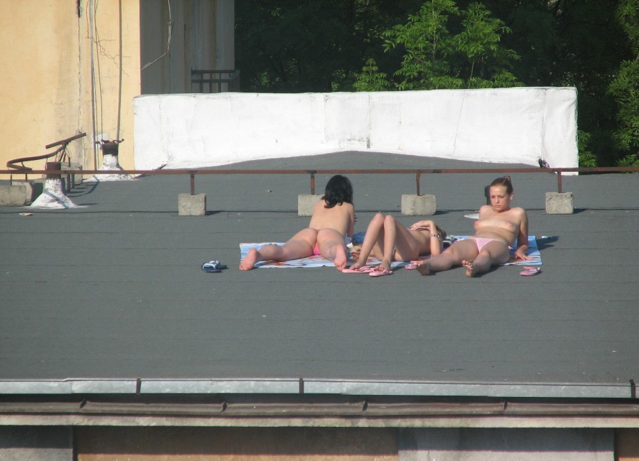 Spycam - nude girls on the roof